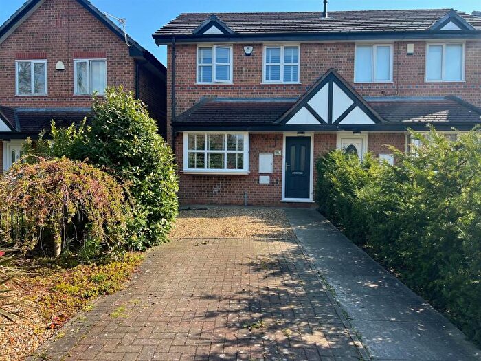 2 Bedroom Semi-Detached House To Rent In The Bails, Salford, M7
