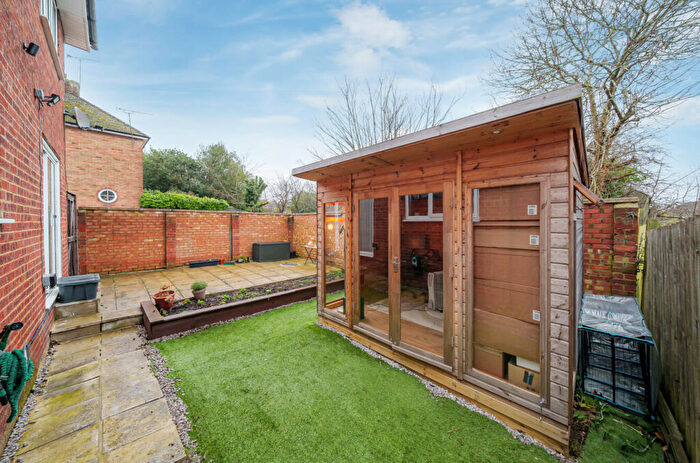1 Bedroom House To Rent In Redwood Way, Barnet, EN5