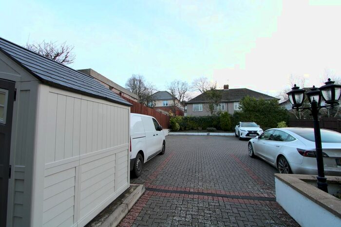 2 Bedroom Flat To Rent In Eaton Road, Sutton, SM2