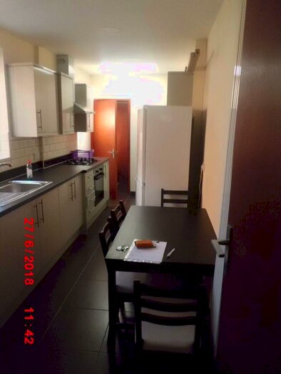 4 Bedroom House To Rent In Umberslade Rd, B29