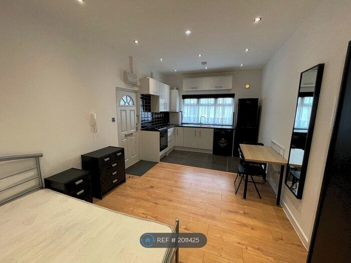 Studio To Rent In Harringay, London, N4