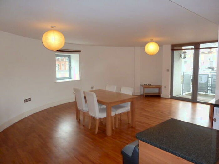 2 Bedroom Flat To Rent In Bed Bathroom Flat – Chillingworth Road – Islington, N7