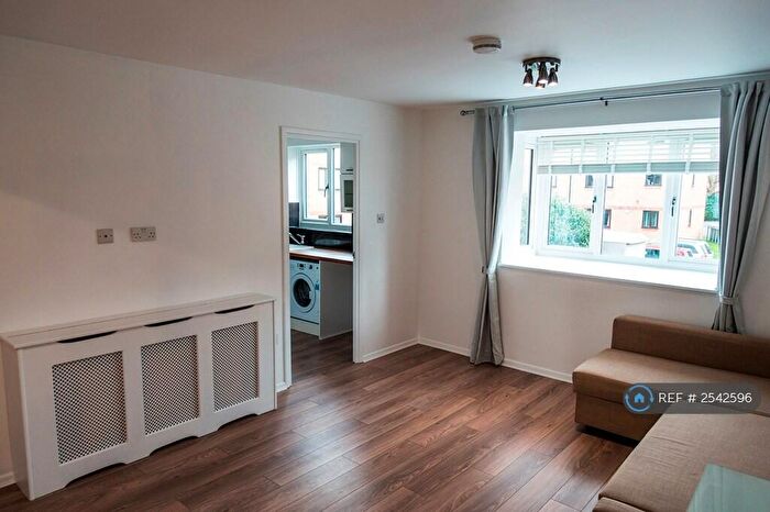 Studio To Rent In Blackdown Close, London, N2
