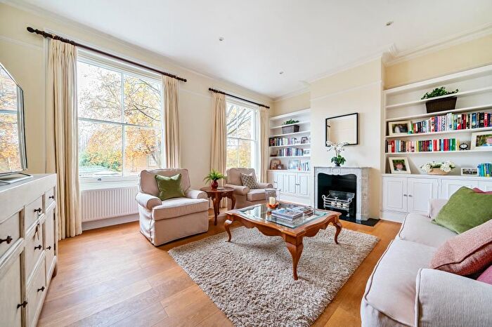 3 Bedroom Flat To Rent In Addison Crescent, Holland Park, W14