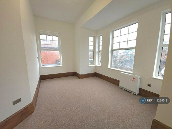 2 Bedroom Flat To Rent In City Road, Birmingham, B16