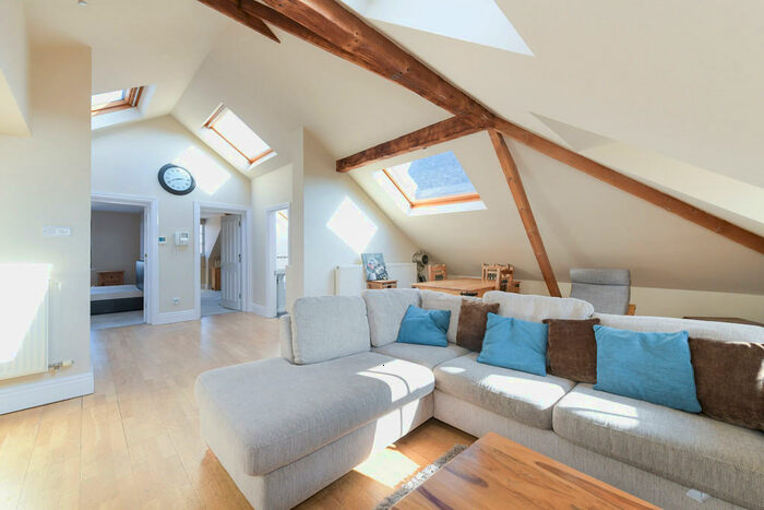 2 Bedroom Apartment To Rent In Westbury House, NG7