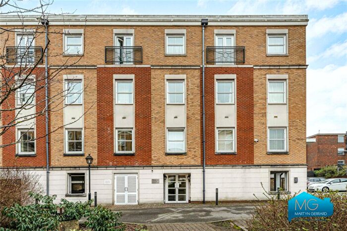 2 Bedroom Apartment To Rent In Crowder Close, North Finchley, London, N12