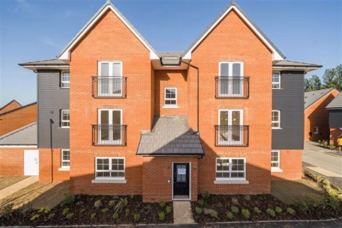 2 Bedroom Flat To Rent In Bedroom Property In Laubella Road, Aylesford, ME20