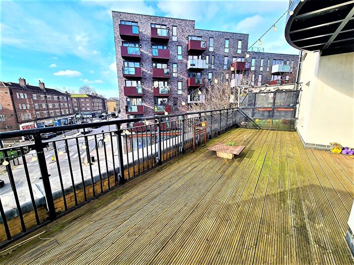 2 Bedroom Flat For Sale In Mercer Court, Candle Street, E1