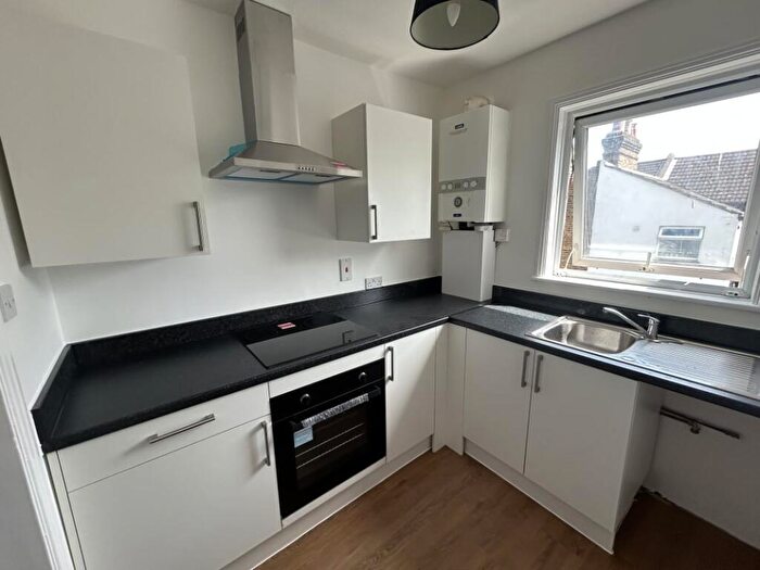 2 Bedroom Flat For Sale In Wesley Road Southend-on-Sea, SS1