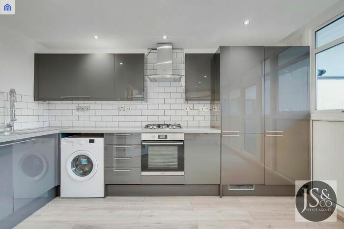 1 Bedroom Flat To Rent In Brydale House, Surrey Quays, London, SE16