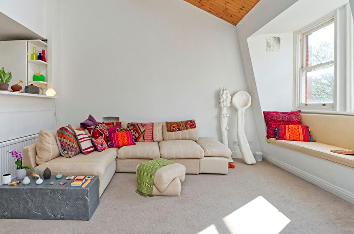 2 Bedroom Flat To Rent In Courtfield Road, London, SW7