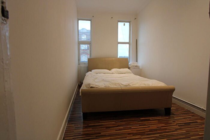 2 Bedroom Flat To Rent In Greyhound Lane, London, SW16