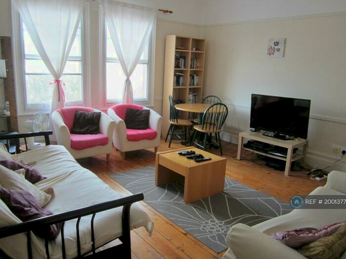 3 Bedroom Flat To Rent In Sheengate Mansions, London, SW14