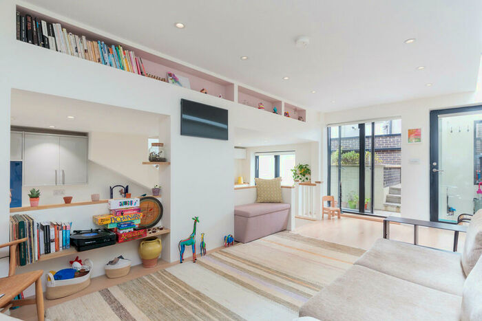 2 Bedroom Detached House To Rent In Milton Grove, London, N16