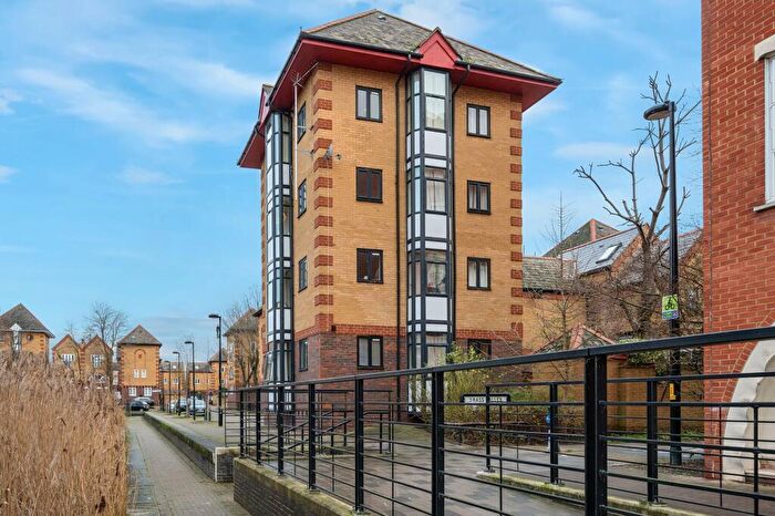 1 Bedroom Flat For Sale In Middleton Drive, London, SE16