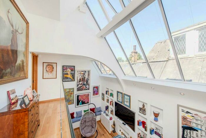 3 Bedroom House To Rent In Gunter Grove, Chelsea, London, SW10