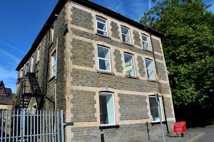2 Bedroom Flat To Rent In Station Street, Porth, CF39