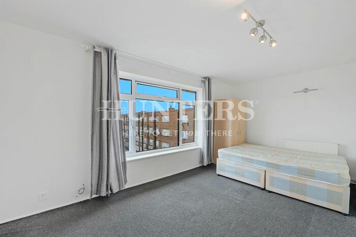 3 Bedroom Flat To Rent In Upper Clapton Road, London, E5