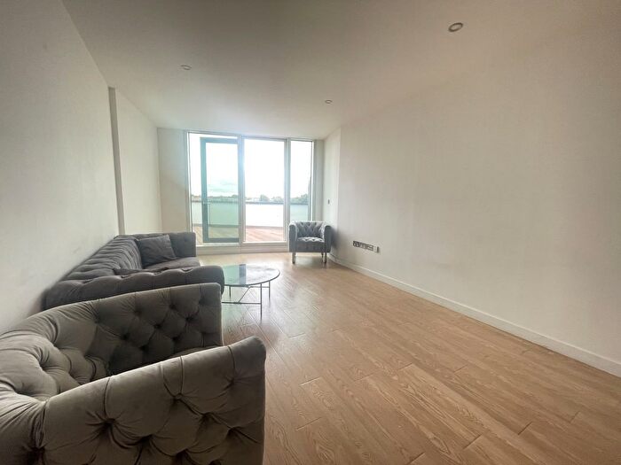 2 Bedroom Flat To Rent In Newgate, Croydon, CR0