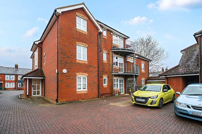1 Bedroom Flat For Sale In Ackender Road, Alton, Hampshire, GU34
