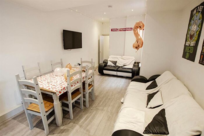 6 Bedroom House To Rent In Tiverton Road, Birmingham, West Midlands, B29