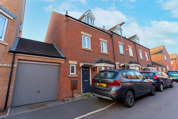 4 Bedroom Property To Rent In Dixon Close, Redditch, B97