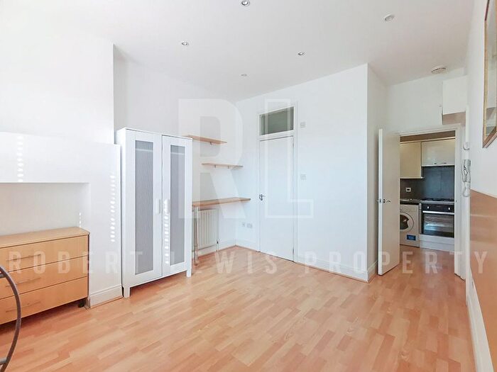 1 Bedroom Studio To Rent In Ballards Lane, London, N3