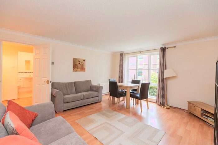 2 Bedroom Flat To Rent In Silvermills, Stockbridge, EH3