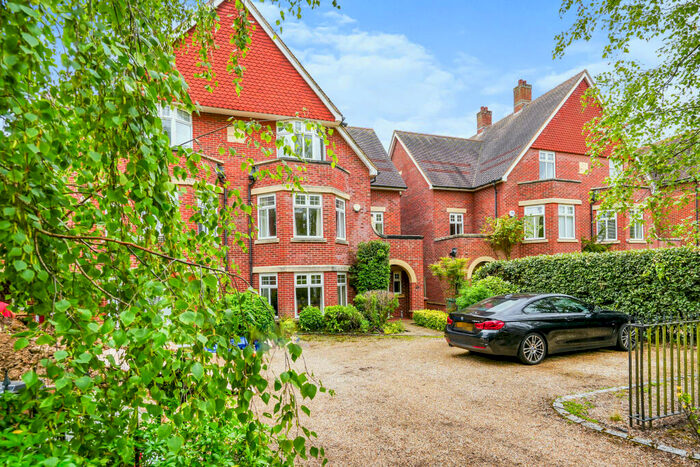 4 Bedroom Semi-Detached House To Rent In Stone Meadow, Summertown, OX2