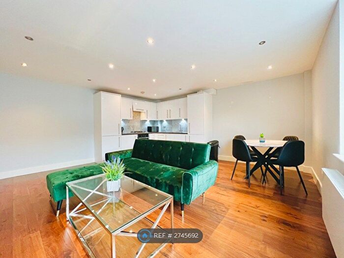 2 Bedroom Flat To Rent In Arthur Road, London, SW19