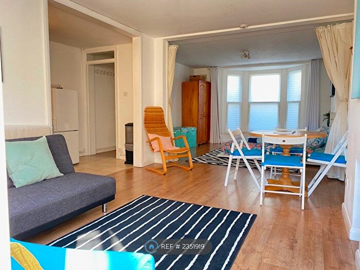 1 Bedroom Flat To Rent In Queen's Park Road, Brighton, BN2