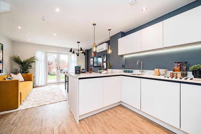2 Bedroom Flat For Sale In Meadowview Road, Raynes Park, SW20