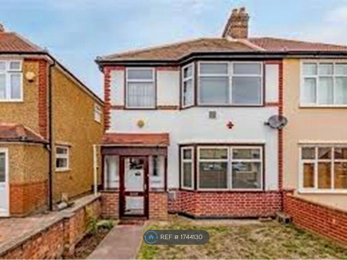 3 Bedroom Semi-Detached House To Rent In Worton Gardens, Isleworth, TW7