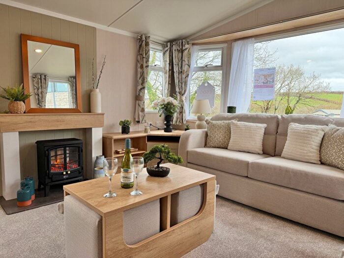 2 Bedroom Mobile/park Home For Sale In Bridgerule, Holsworthy, EX22