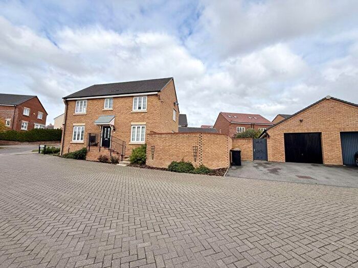 4 Bedroom Detached House For Sale In Pintail Croft, Dunstable, LU5
