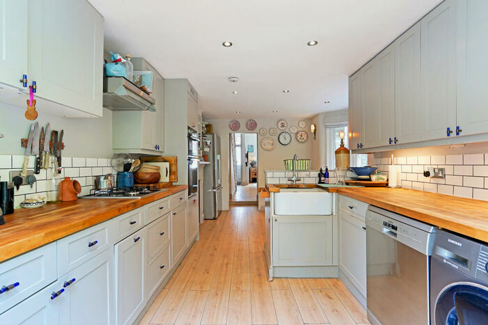 5 Bedroom Terraced House To Rent In Warriner Gardens, SW11