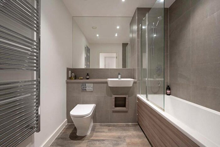 2 Bedroom Flat For Sale In Clapton Common, Clapton, E5
