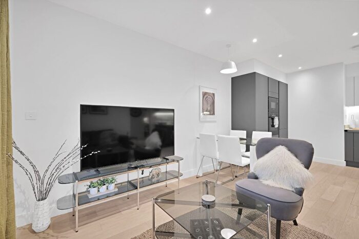 2 Bedroom Flat To Rent In Essoldo Close, Harrow, HA3