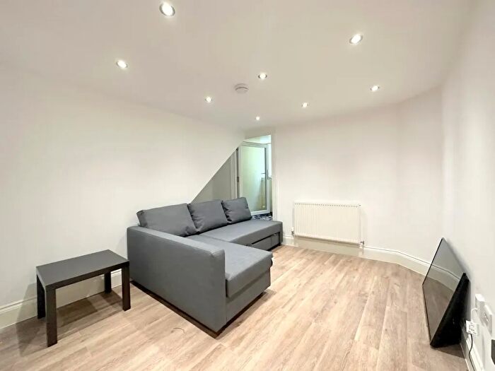 1 Bedroom Flat To Rent In Lavender Hill, London, SW11