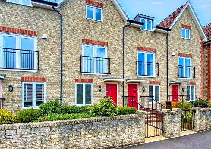3 Bedroom Town House To Rent In Strode Road, Clevedon, BS21