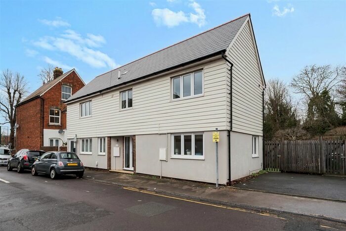 2 Bedroom Flat To Rent In Gardner Road, Guildford, GU1
