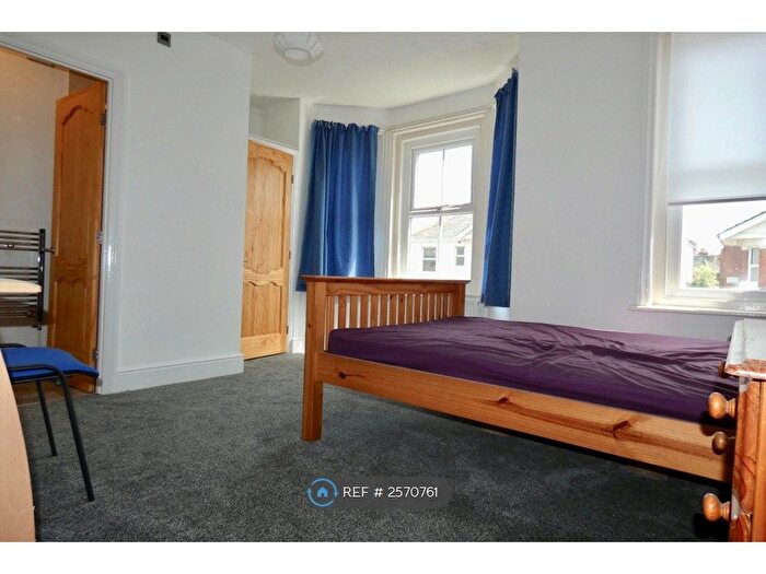 4 Bedroom Semi-Detached House To Rent In Morris Road, Southampton, SO15