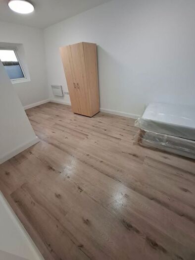 Studio To Rent In Clifden Road, London, E5