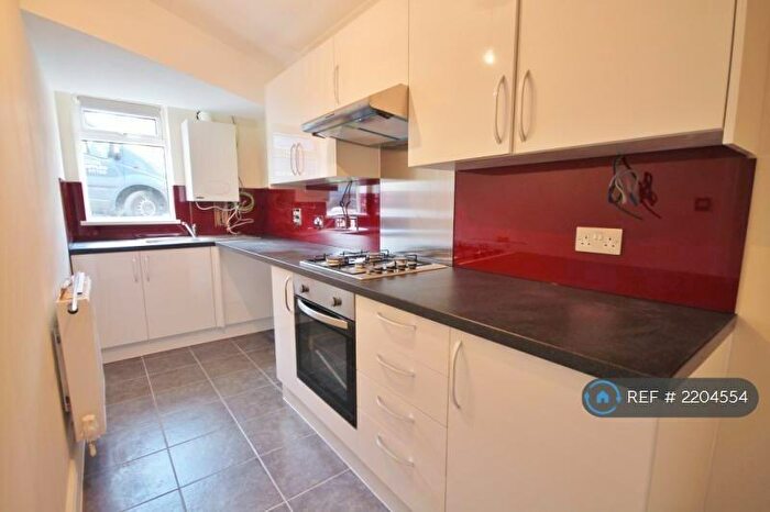 2 Bedroom Flat To Rent In Grosslea, Morden, SM4