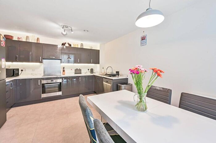 3 Bedroom Flat For Sale In Charmille Avenue, Mill Hill, London, NW9