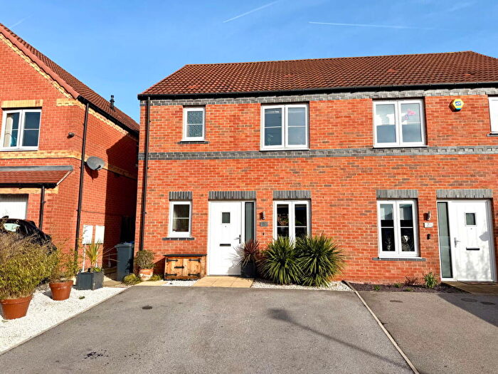 3 Bedroom Semi Detached House For Sale In Brattice Way, Mapplewell, Barnsley, S75