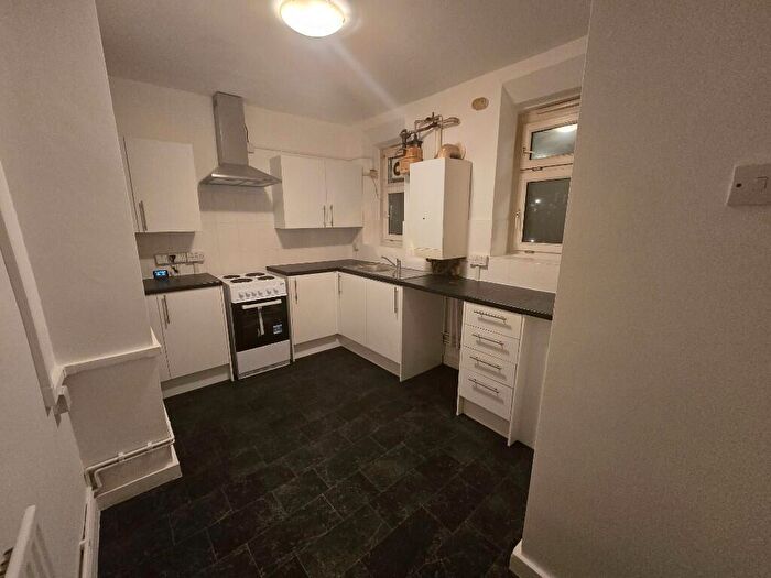 3 Bedroom Flat To Rent In Homerton Road, London, E9