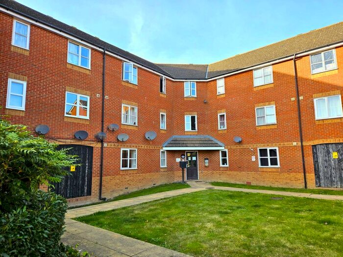2 Bedroom Flat To Rent In Riverbank Way, Ashford, TN24
