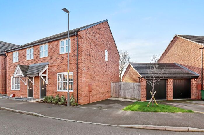 3 Bedroom Semi Detached House For Sale In Lennon Way, Aylesbury, HP21